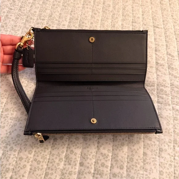Coach Wristlet - Picture 3 of 4